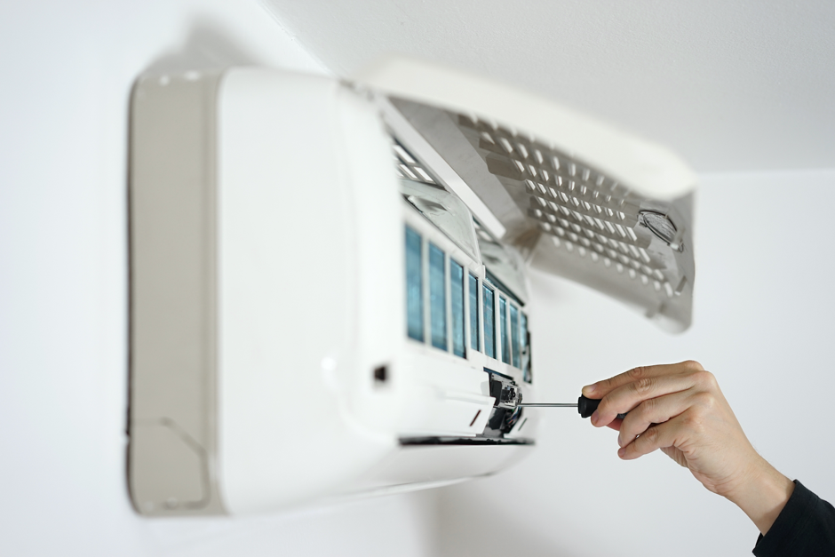 When Should Your Domestic and Commercial Air Conditioning Units Be Serviced?